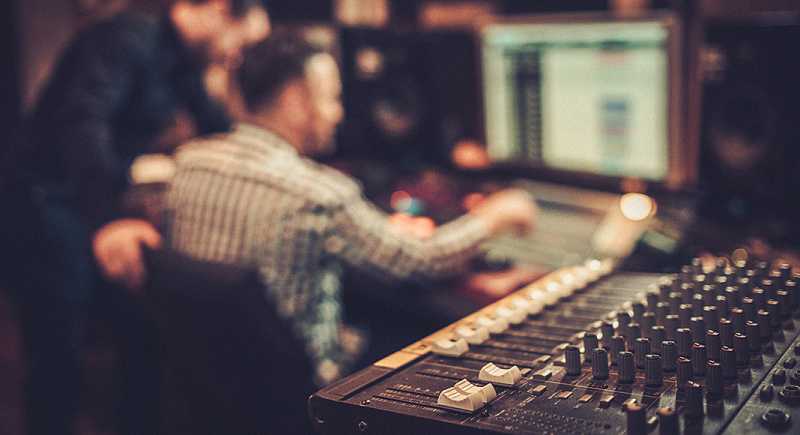 5 Chapters of Becoming an Electronic Music Producer: A Journey to the  Spotlight